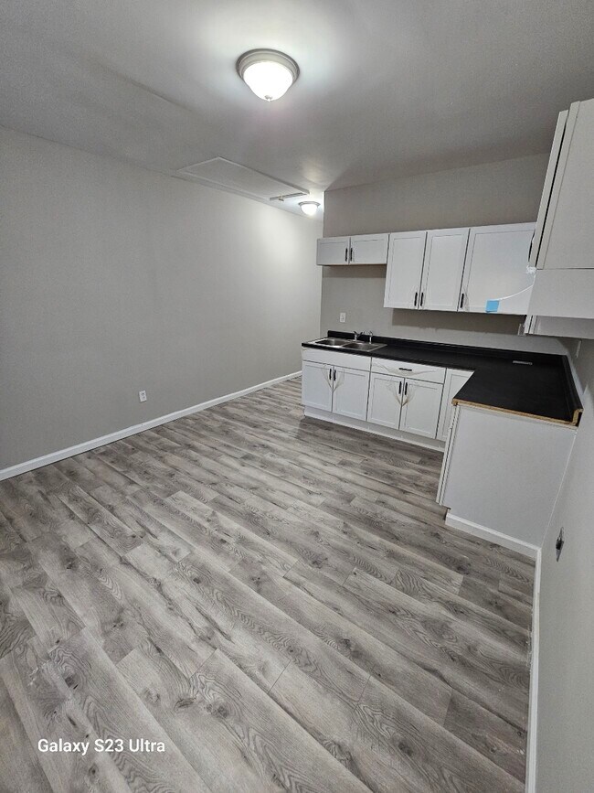 Foto del edificio - 1747 Wilson Ave
