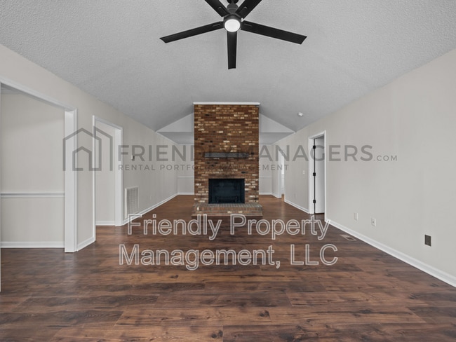 Building Photo - 2119 Dave St