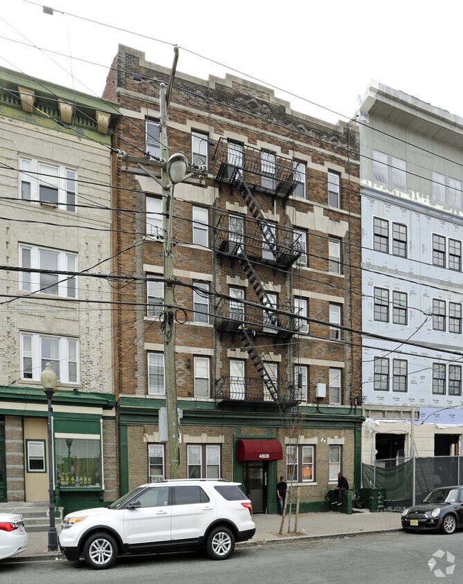 Primary Photo - 4808 Park Ave