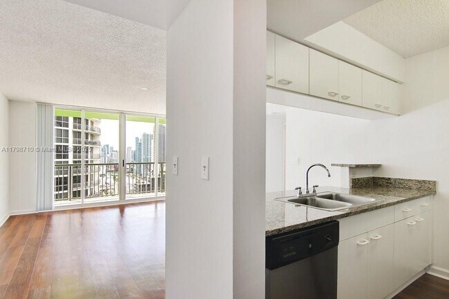 Foto del edificio - 1756 N Bayshore Dr