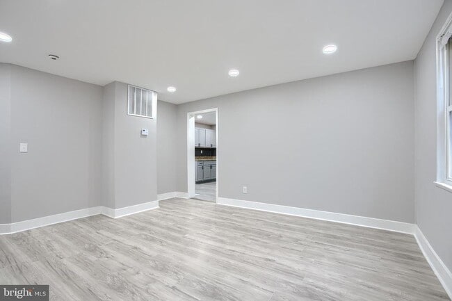 Building Photo - 3807 Fleetwood Ave