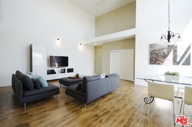 Foto del edificio - 546 N Oxford Ave
