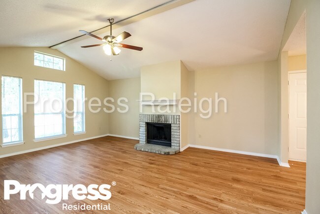 Foto del edificio - 1125 Hidden Creek Dr