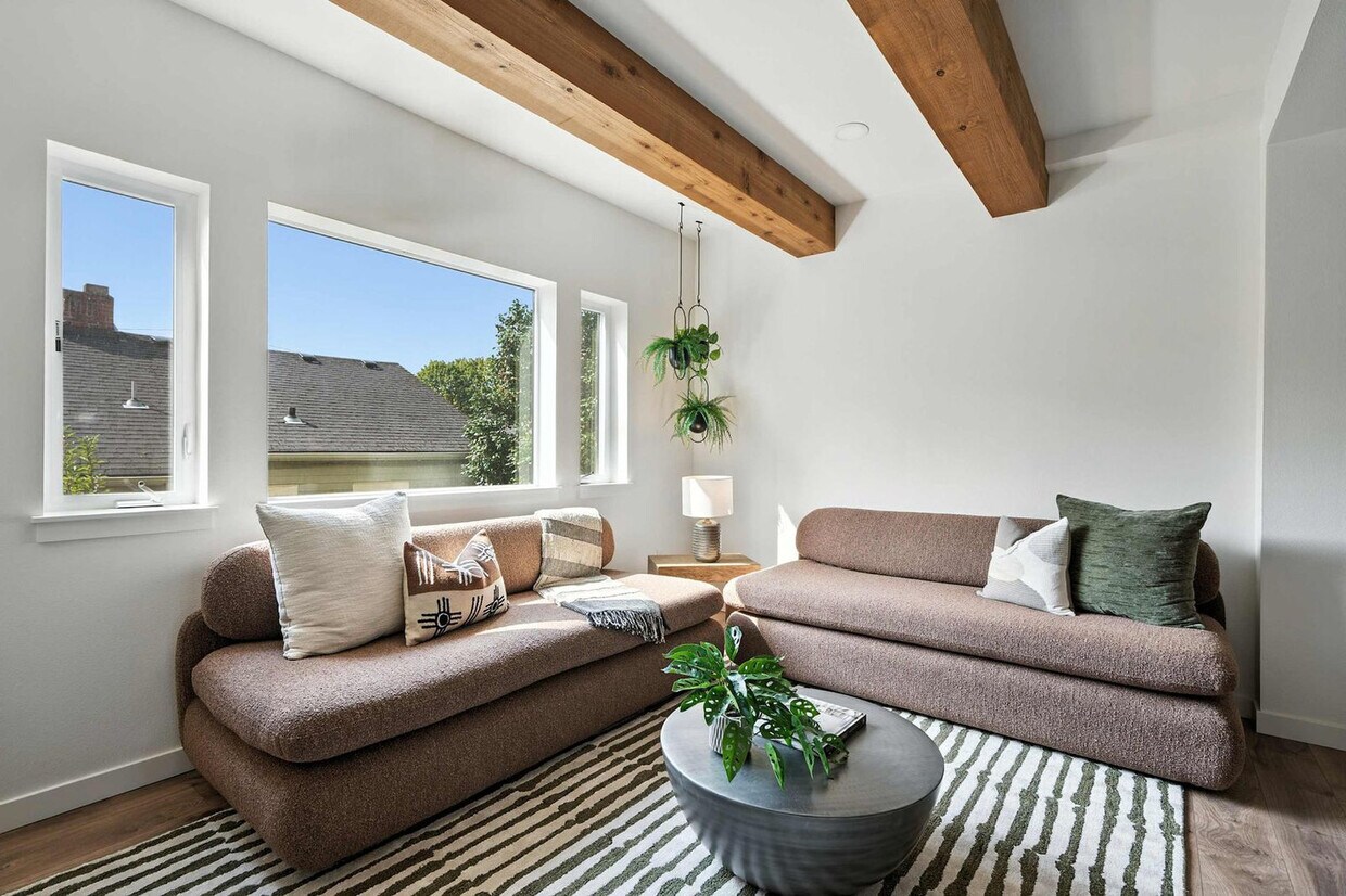 Foto principal - 925 NE 23rd Ave
