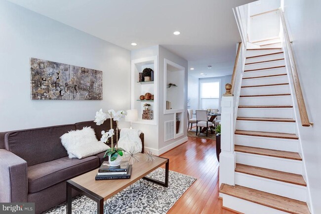 Foto del edificio - 625 Gresham Pl NW
