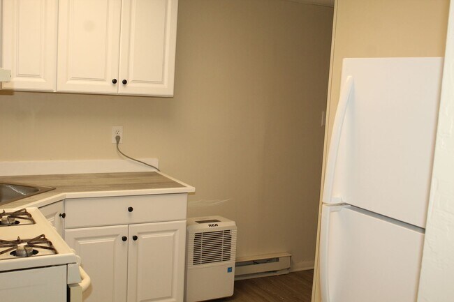 Building Photo - Rear Apartment