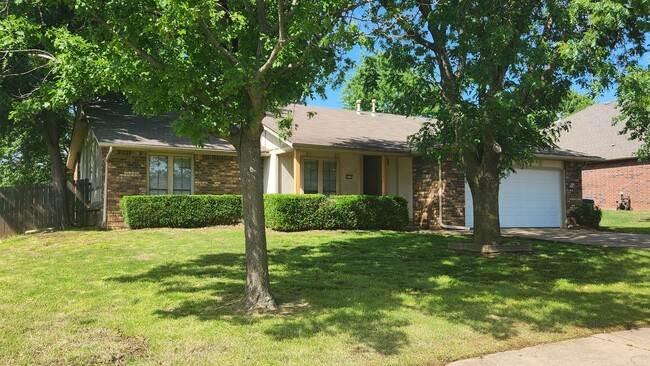 Building Photo - Charming Home in Broken Arrow School Distr...