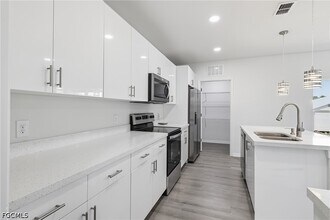 Building Photo - 1406 Ford Cir