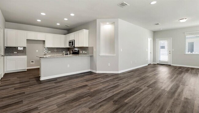 Foto del edificio - 1701 Logan Dr