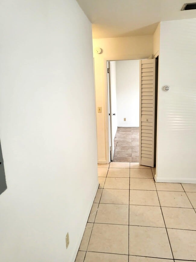 327 Silver Beach Rd Unit 1, Lake Park, FL 33403 Room for Rent in Lake