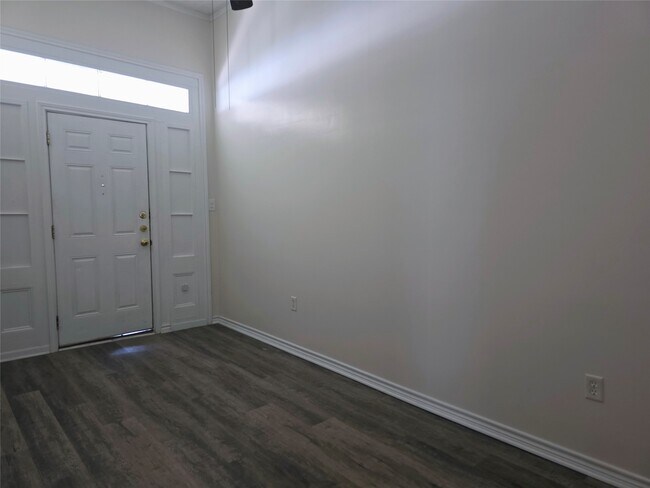 Foto del edificio - 601 W Washington Ave