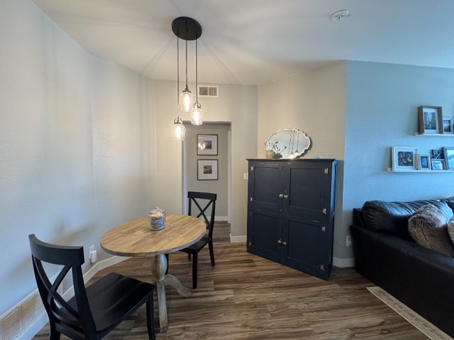 Foto del edificio - 4545 Wheaton Dr