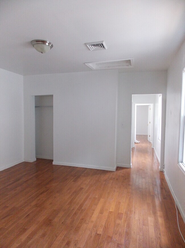 Foto del edificio - 417 E 31st St