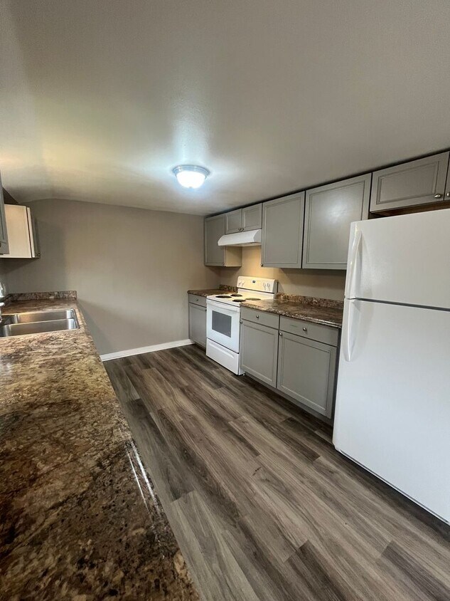 Foto principal - 4-Bedroom 1 1/2-Bath home in Junction City