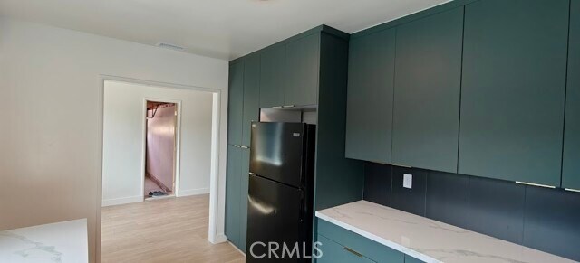 Foto del edificio - 18822 Cranbrook Ave