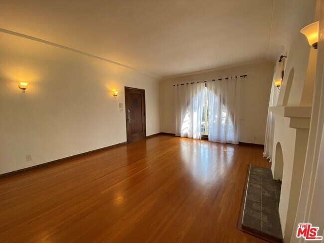 Foto del edificio - 446 N Curson Ave