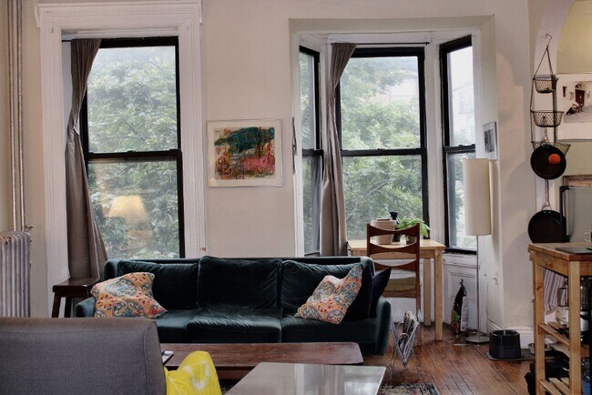 Foto del edificio - 13 Willoughby Ave