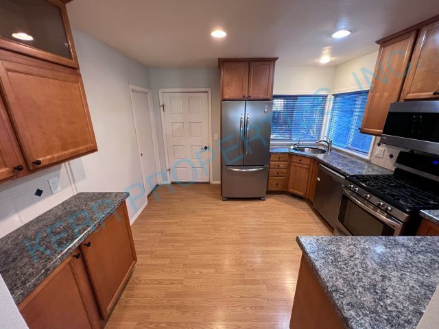 Foto del edificio - FREE RENT! 2 BD / 2 Bth - Off Street Parki...