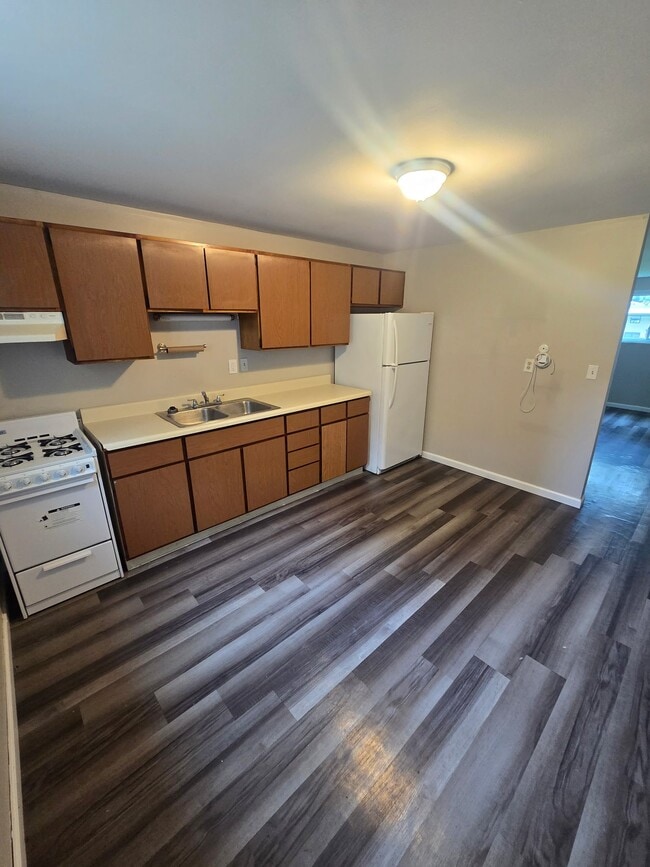 Building Photo - 6533-6545 Conway Dr
