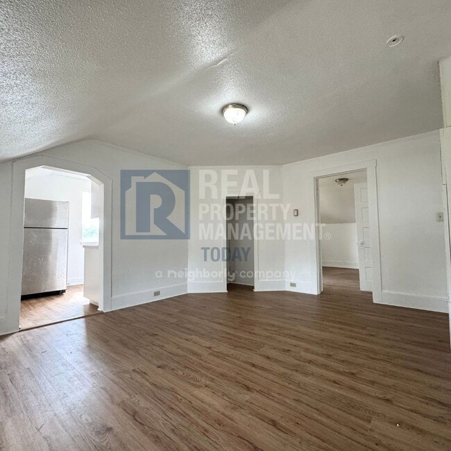 Building Photo - Calvin - 1651 (Cascade Group)