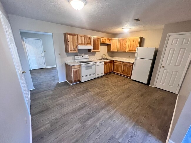 Building Photo - Blacksburg, 4BR / 2.5 BA, Available for Sh...