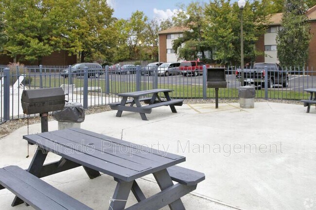Building Photo - 9404 Doral Ct