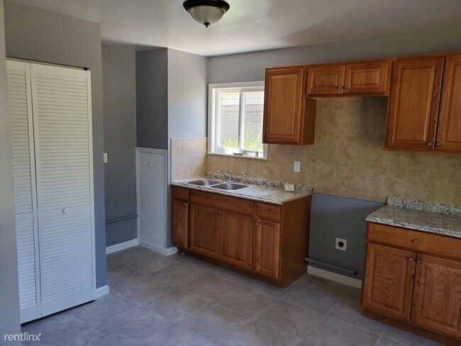 Foto del edificio - 3 br, 1 bath House - 20030 Birwood St