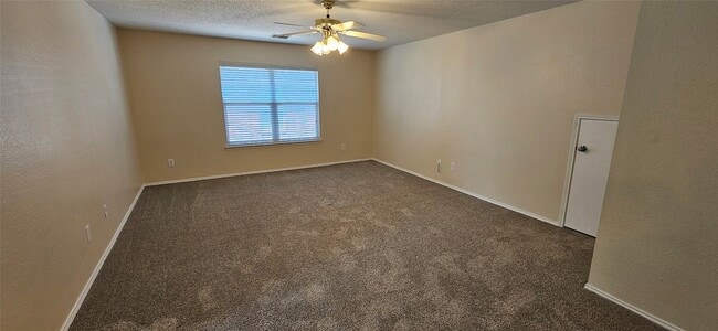 Building Photo - 2820 Deer Ridge Dr