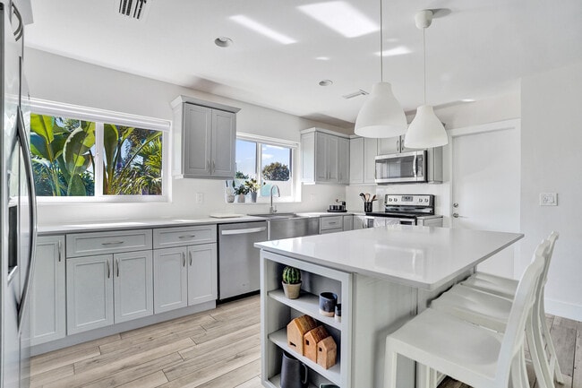 Building Photo - 1299 SW 9th St