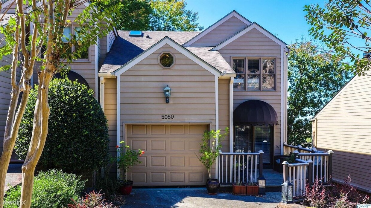 Primary Photo - 5050 Chancel Dr SE
