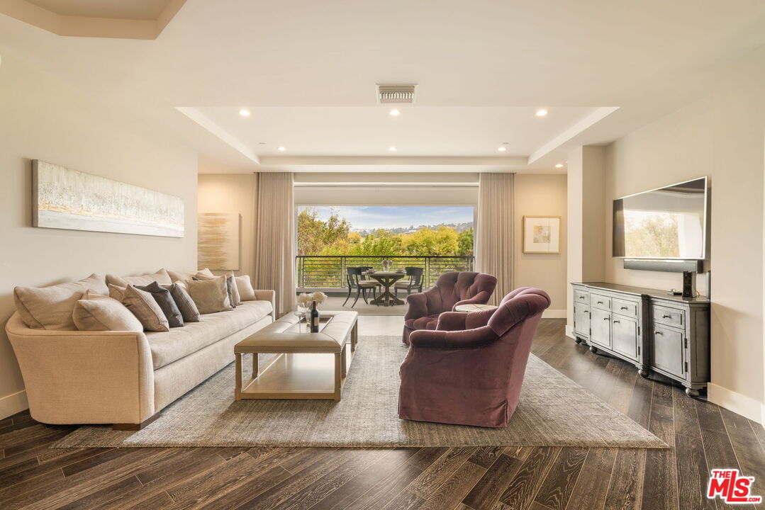 Foto principal - 460 N Palm Dr