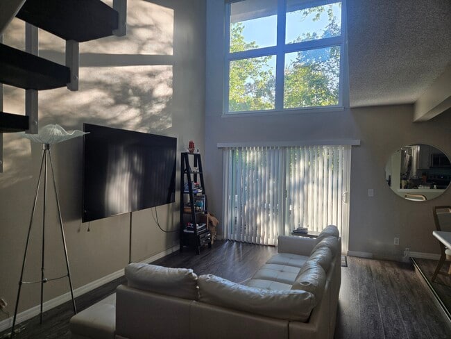 Photo - 713 St Michael Ln Townhome