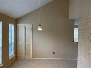 Building Photo - 122 Queens Ct