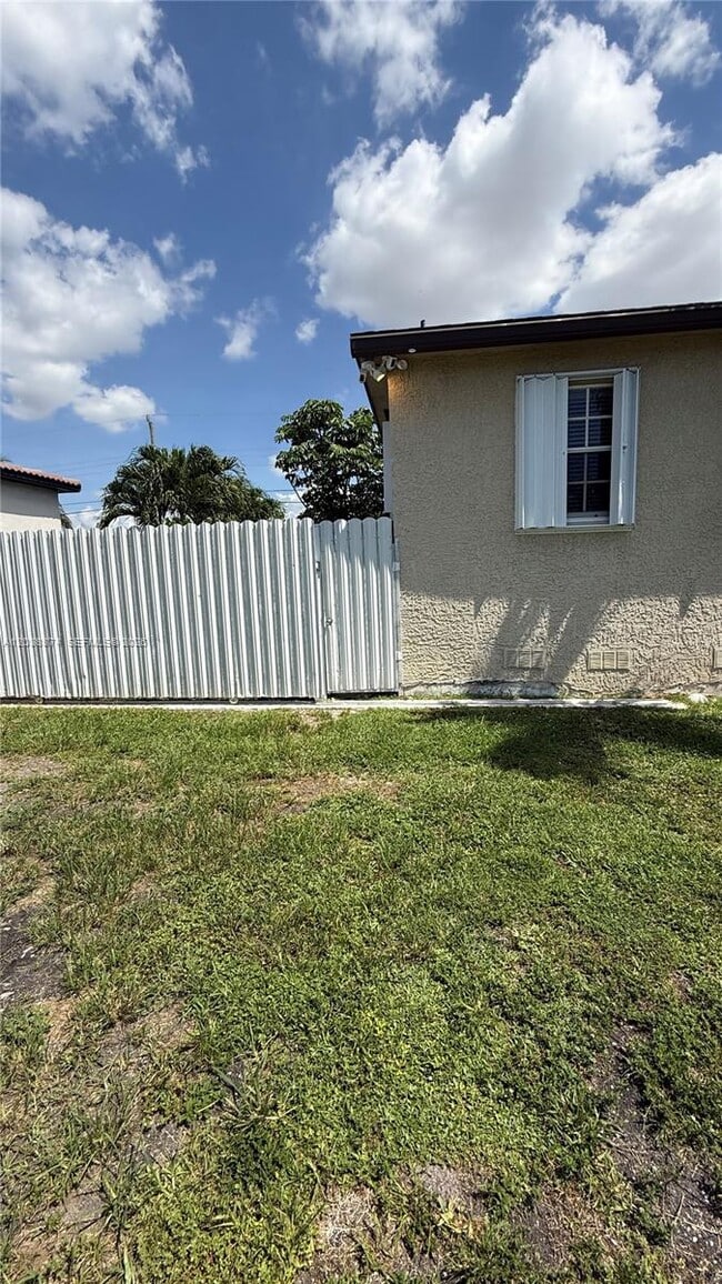 Building Photo - 8281 SW 28th St