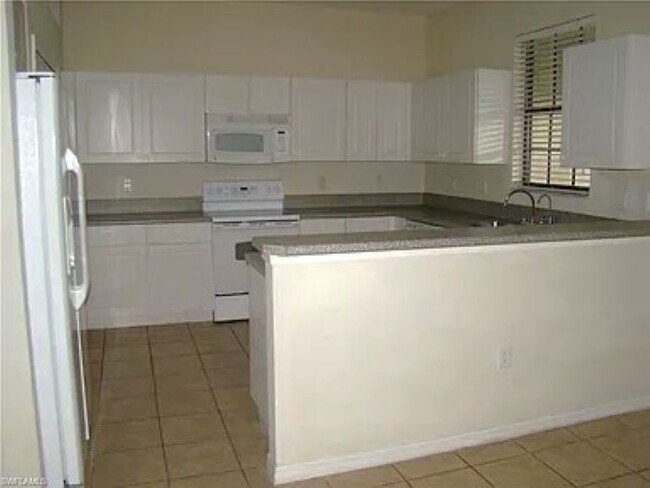 Foto del edificio - 7423 Bristol Cir
