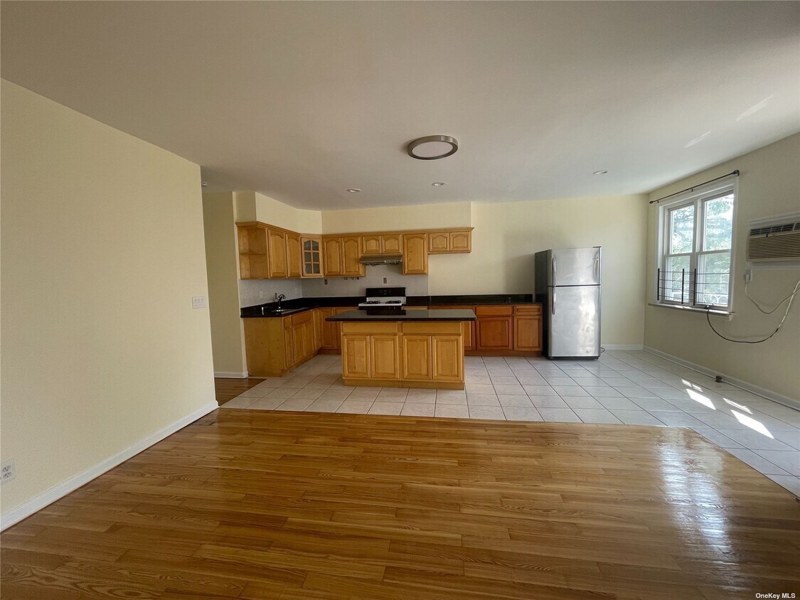 Primary Photo - 146-33 58th Rd