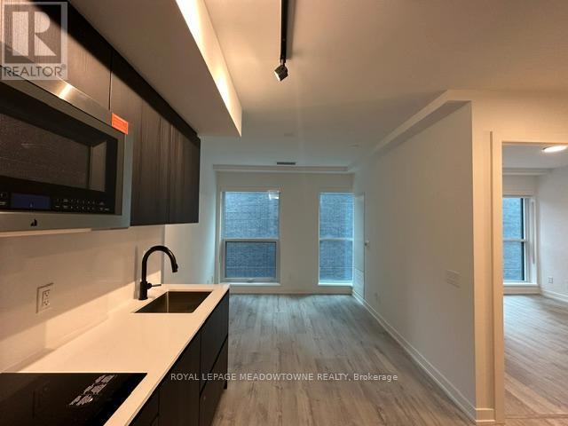 Building Photo - 327 King St W