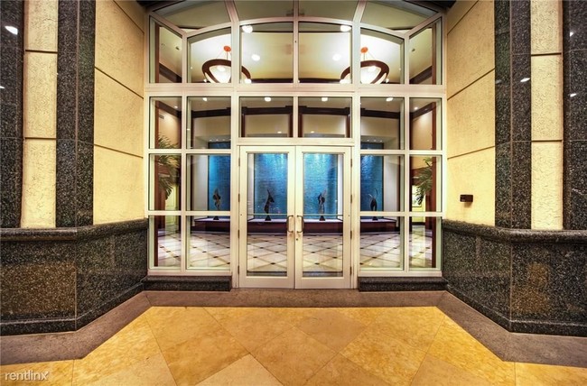 Building Photo - 2 br, 2.5 bath Condo - 411 N New River Dr E