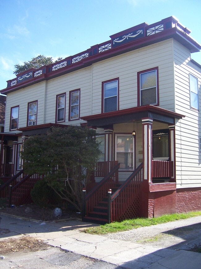 Building Photo - 213 E Mulberry St