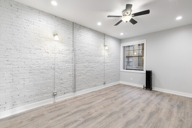 Foto del edificio - 7622 N Eastlake Terrace