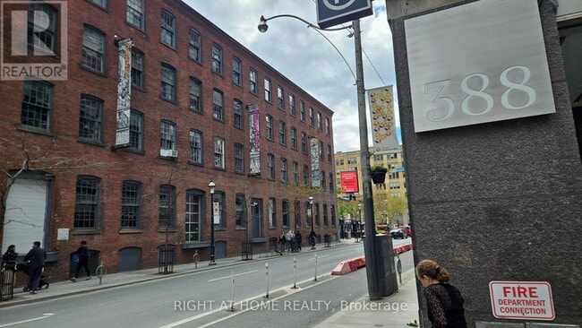 Building Photo - 388 Richmond St W