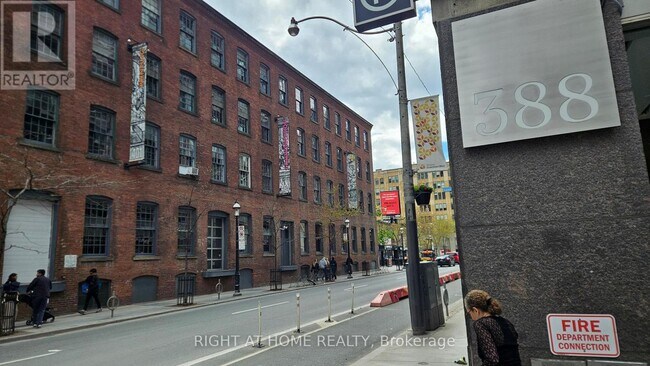 Photo du bâtiment - 388 Richmond St W