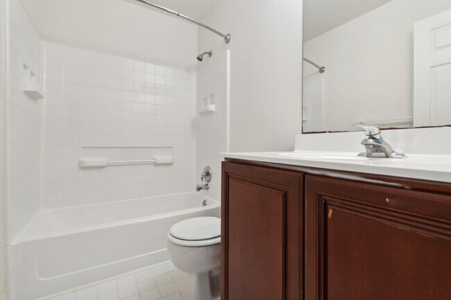 Foto del edificio - 232 Tall Pines Dr