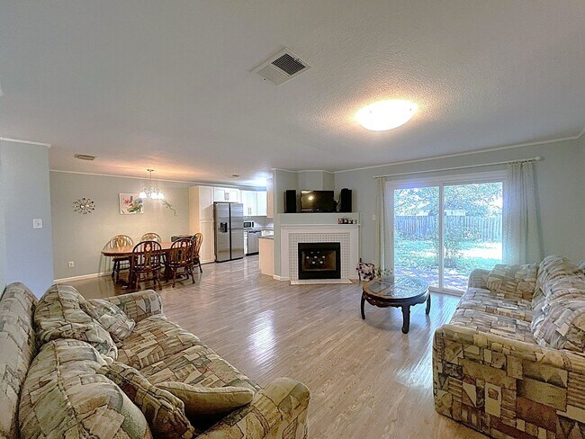 Building Photo - Recently renovated 3/2 Home in Round Rock - Meadow Lake