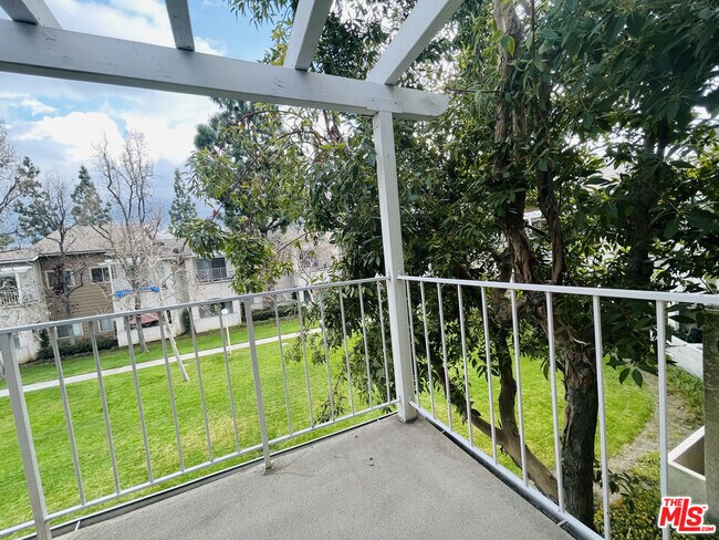 Foto del edificio - 2410 N Towne Ave