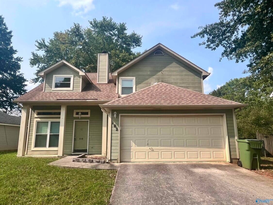 Foto principal - 102 Yellowwood Ct