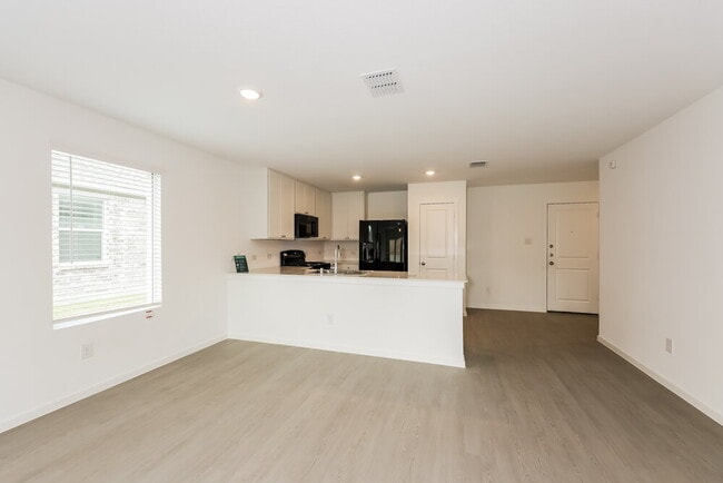 Building Photo - 101 Wild Rose Dr