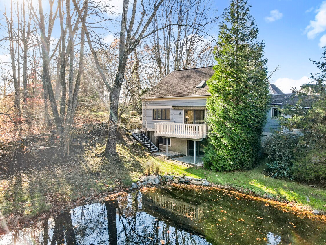 319 W Lyon Farm Dr, Greenwich, CT 06831 House Rental in Greenwich, CT