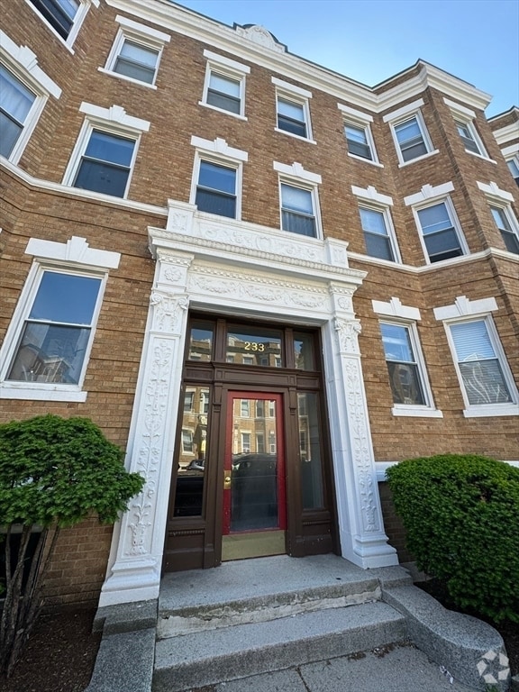 Building Photo - 229 Kelton St