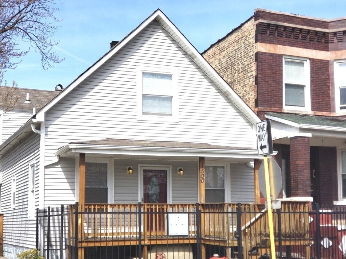 Primary Photo - 1500 N Ridgeway Ave